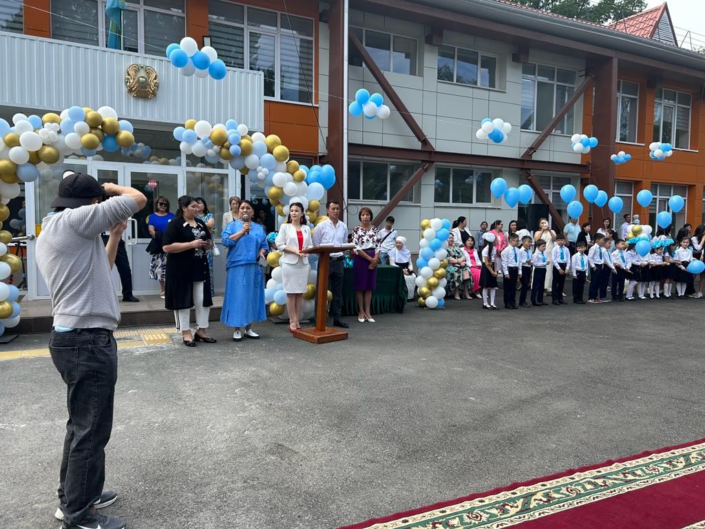 «Сәт сапар саған жас түлек!"  " В добрый путь тебе  выпускник!"