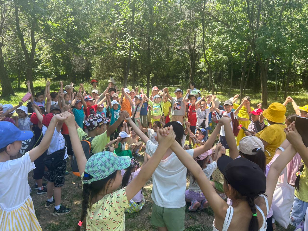 "Саябаққа серуен". "Прогулка в парке"