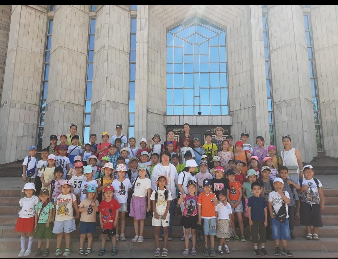 Орталық мұражайға саяхат. Поездка в центральный музей