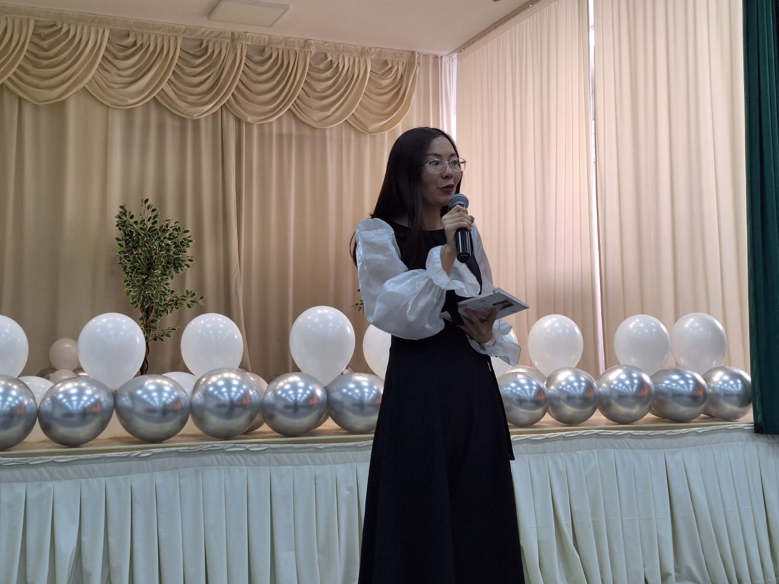 “Мен гүлден де нәзікпін” атты ақынмен кездесу кеші