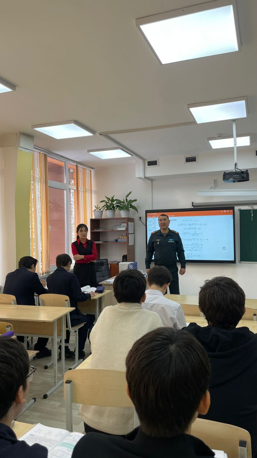 Кәсіби бағдар беру жұмысы:Радиоэлектроника және байланыс әскери-инженерлік институты