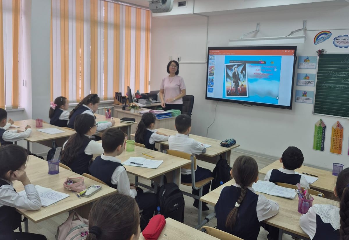 Мұқағали поэзиясы: дәстүр мен жаңашылдық үндестігі