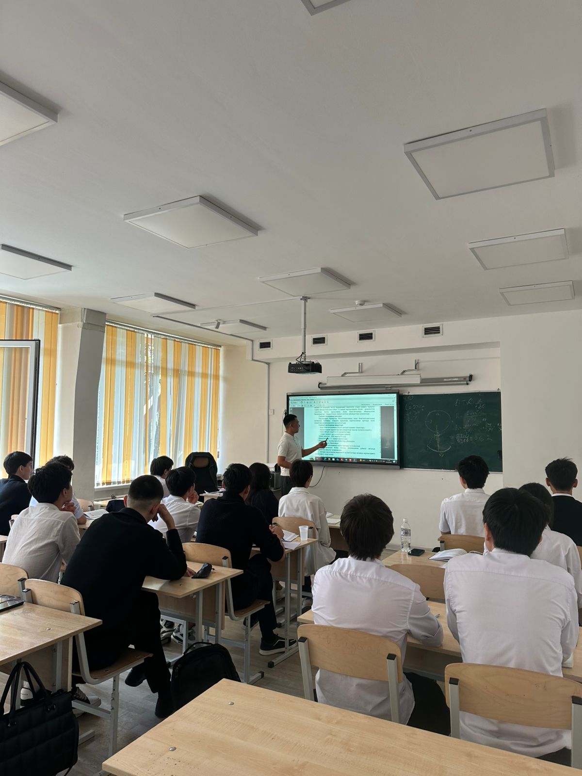 «Ата заң – мемлекет тірегі» тақырыбында сынып сағаты